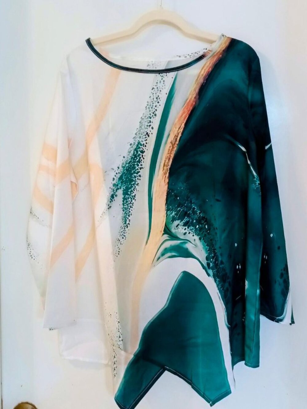 NWOT Never Worn Plus Size 16W (2XL) Marble Print, Asymmetrical Hem